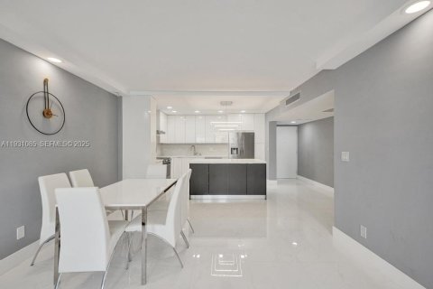 Copropriété à vendre à Sunny Isles Beach, Floride: 2 chambres, 139.82 m2 № 2035115 - photo 17