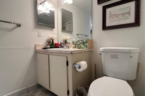 Condo in Weston, Florida, 2 bedrooms  № 1882206 - photo 16