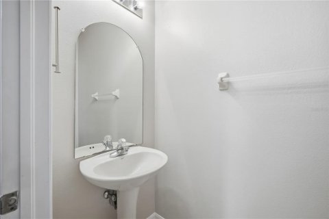 Townhouse in Tampa, Florida 2 bedrooms, 157.56 sq.m. № 2393491 - photo 7