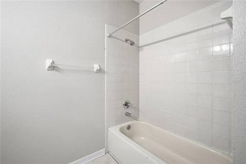 Townhouse in Tampa, Florida 2 bedrooms, 157.56 sq.m. № 2393491 - photo 17