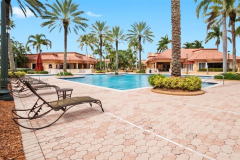 Townhouse in Miramar, Florida 3 bedrooms, 146.41 sq.m. № 1727017 - photo 30