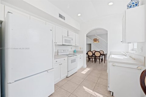 Townhouse in Miramar, Florida 3 bedrooms, 146.41 sq.m. № 1727017 - photo 9