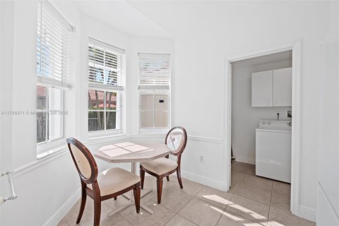 Townhouse in Miramar, Florida 3 bedrooms, 146.41 sq.m. № 1727017 - photo 10