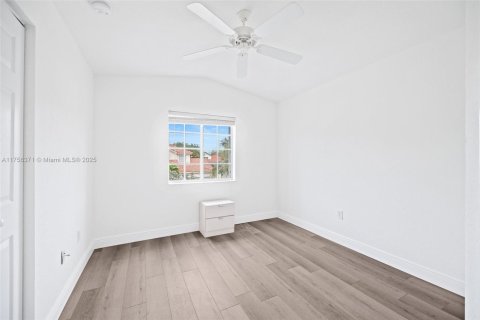 Townhouse in Miramar, Florida 3 bedrooms, 146.41 sq.m. № 1727017 - photo 15