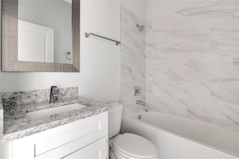 Apartment in Port Charlotte, Florida 3 bedrooms, 128.11 sq.m. № 1754885 - photo 8