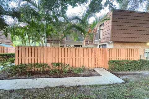Adosado en alquiler en West Palm Beach, Florida, 2 dormitorios, 114.83 m2 № 1955094 - foto 1