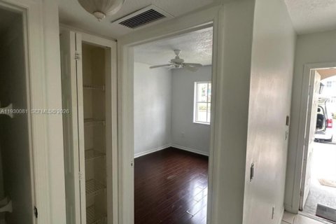 Condo in Homestead, Florida, 2 bedrooms  № 2041050 - photo 6