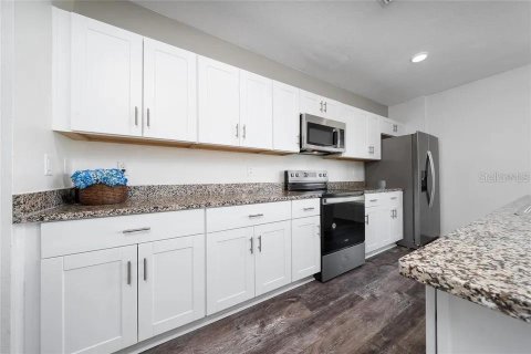 Casa en venta en Winter Haven, Florida, 5 dormitorios, 280.75 m2 № 1911176 - foto 10