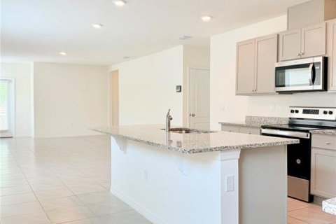 House in Davenport, Florida 4 bedrooms, 151.71 sq.m. № 2230865 - photo 8