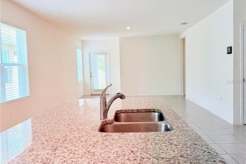 House in Davenport, Florida 4 bedrooms, 151.71 sq.m. № 2230865 - photo 11