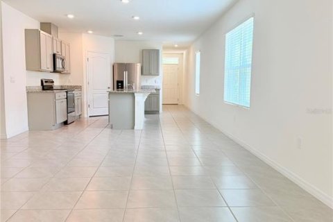 House in Davenport, Florida 4 bedrooms, 151.71 sq.m. № 2230865 - photo 10