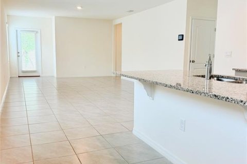 House in Davenport, Florida 4 bedrooms, 151.71 sq.m. № 2230865 - photo 12