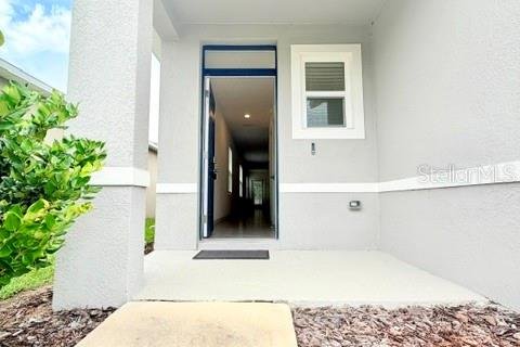 House in Davenport, Florida 4 bedrooms, 151.71 sq.m. № 2230865 - photo 2