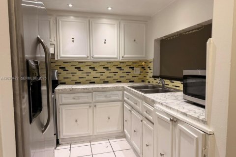 Copropriété à louer à Hialeah, Floride: 2 chambres, 76.64 m2 № 2077731 - photo 6