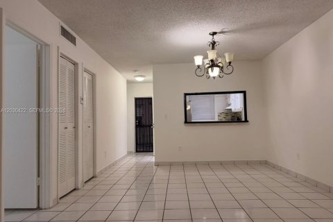 Copropriété à louer à Hialeah, Floride: 2 chambres, 76.64 m2 № 2077731 - photo 3