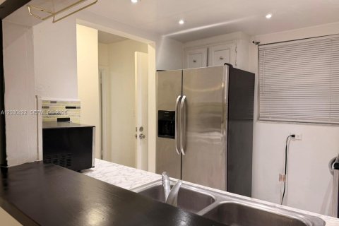 Copropriété à louer à Hialeah, Floride: 2 chambres, 76.64 m2 № 2077731 - photo 5