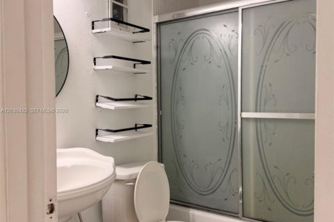 Copropriété à louer à Hialeah, Floride: 2 chambres, 76.64 m2 № 2077731 - photo 11