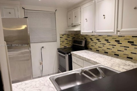 Copropriété à louer à Hialeah, Floride: 2 chambres, 76.64 m2 № 2077731 - photo 8