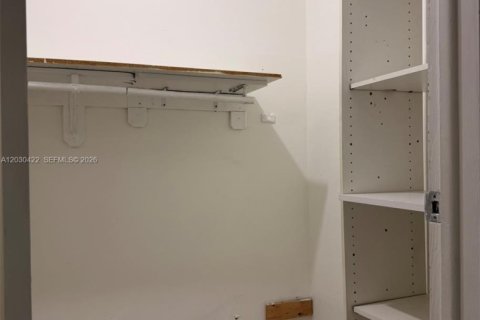 Copropriété à louer à Hialeah, Floride: 2 chambres, 76.64 m2 № 2077731 - photo 12