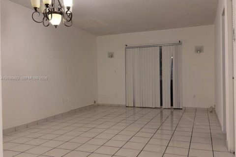 Copropriété à louer à Hialeah, Floride: 2 chambres, 76.64 m2 № 2077731 - photo 4