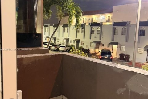 Copropriété à louer à Hialeah, Floride: 2 chambres, 76.64 m2 № 2077731 - photo 7