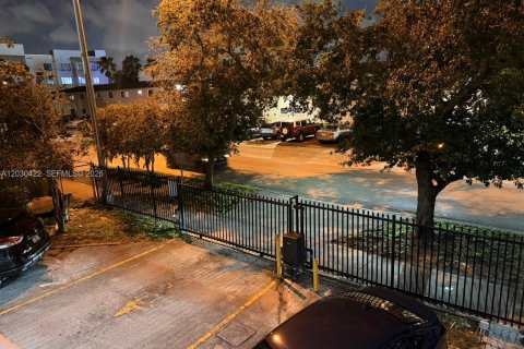 Copropriété à louer à Hialeah, Floride: 2 chambres, 76.64 m2 № 2077731 - photo 18