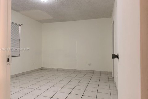 Copropriété à louer à Hialeah, Floride: 2 chambres, 76.64 m2 № 2077731 - photo 13