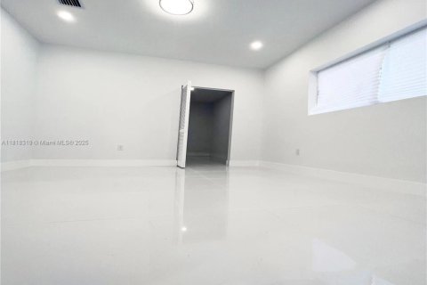 Casa en venta en Fort Lauderdale, Florida, 4 dormitorios, 172.98 m2 № 1775333 - foto 27
