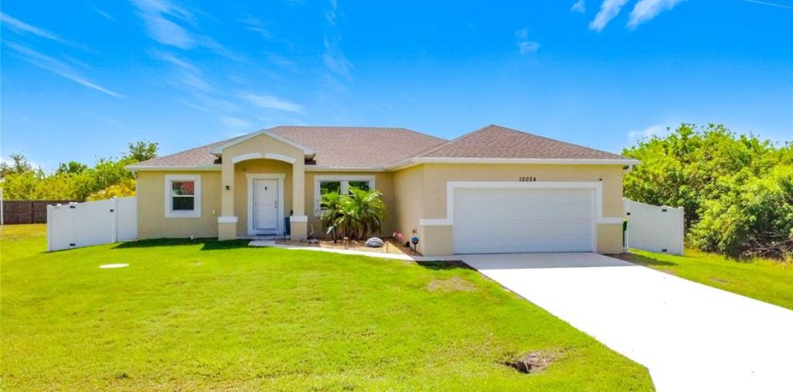 House in Port Charlotte, Florida 3 bedrooms, 162.11 sq.m. № 2127221