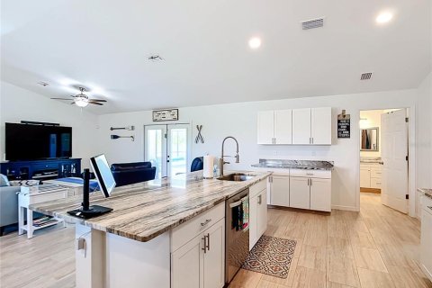 House in Port Charlotte, Florida 3 bedrooms, 162.11 sq.m. № 2127221 - photo 13