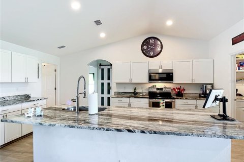 House in Port Charlotte, Florida 3 bedrooms, 162.11 sq.m. № 2127221 - photo 11