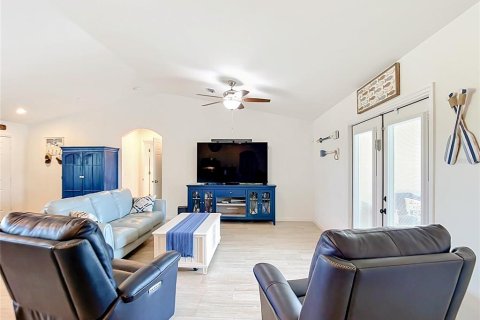 House in Port Charlotte, Florida 3 bedrooms, 162.11 sq.m. № 2127221 - photo 8