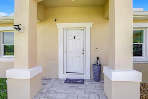 House in Port Charlotte, Florida 3 bedrooms, 162.11 sq.m. № 2127221 - photo 3