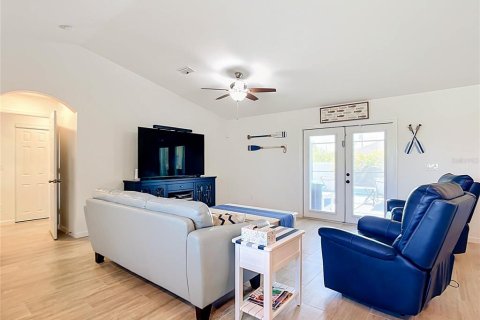 House in Port Charlotte, Florida 3 bedrooms, 162.11 sq.m. № 2127221 - photo 6