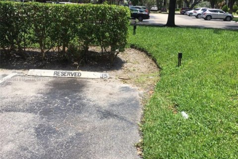 Condo in Lauderhill, Florida, 2 bedrooms  № 1691769 - photo 19