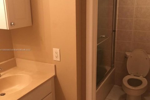 Condo in Lauderhill, Florida, 2 bedrooms  № 1691769 - photo 28