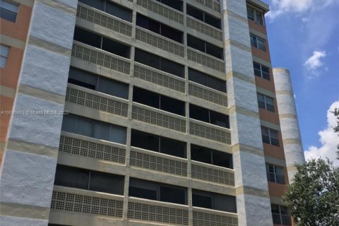 Condo in Lauderhill, Florida, 2 bedrooms  № 1691769 - photo 2