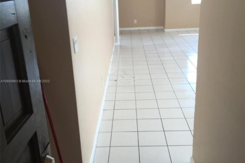 Condo in Lauderhill, Florida, 2 bedrooms  № 1691769 - photo 23