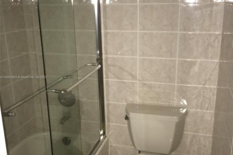 Condo in Lauderhill, Florida, 2 bedrooms  № 1691769 - photo 12