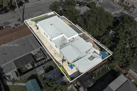 House in Miami, Florida 6 bedrooms, 260.31 sq.m. № 2035166 - photo 27