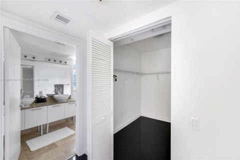 Купить кондоминиум в Майами, Флорида 2 спальни, 119.75м2, № 1858879 - фото 22