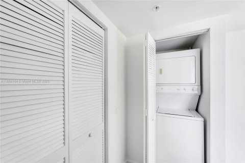 Купить кондоминиум в Майами, Флорида 2 спальни, 119.75м2, № 1858879 - фото 24