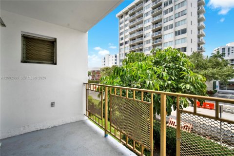 Condo in Miami Beach, Florida, 1 bedroom  № 2381518 - photo 5