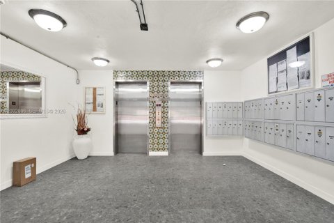 Condo in Miami Beach, Florida, 1 bedroom  № 2381518 - photo 23