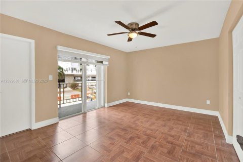 Condo in Miami Beach, Florida, 1 bedroom  № 2381518 - photo 15