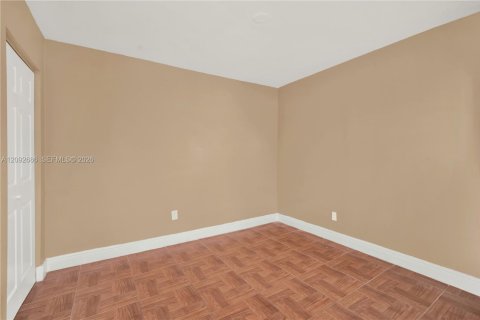 Condo in Miami Beach, Florida, 1 bedroom  № 2381518 - photo 14