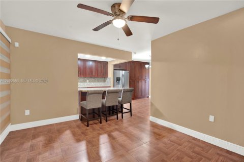 Condo in Miami Beach, Florida, 1 bedroom  № 2381518 - photo 8