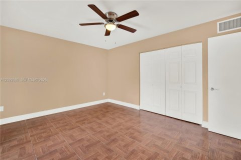 Condo in Miami Beach, Florida, 1 bedroom  № 2381518 - photo 11
