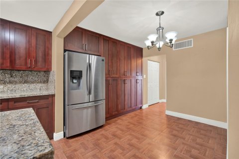 Condo in Miami Beach, Florida, 1 bedroom  № 2381518 - photo 9