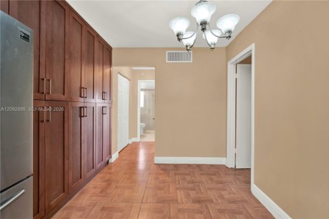 Condo in Miami Beach, Florida, 1 bedroom  № 2381518 - photo 16